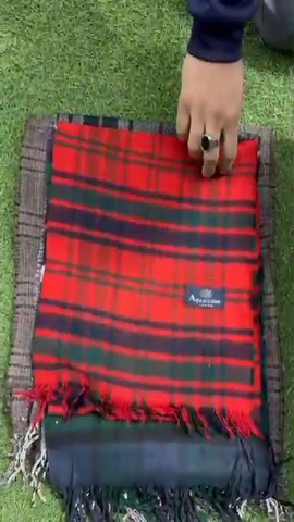 Aquascutum scarf -- only Aquascutum must be ready ..