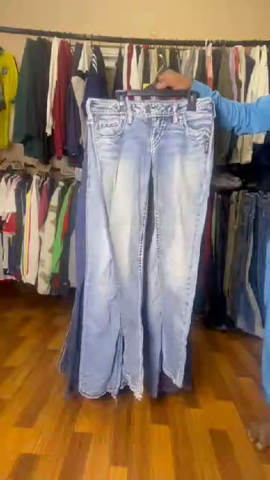 Low rise flare/bootcut jeans in waist size 26-28
