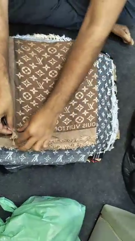 Scarf Burberry, Hilfiger, Lv (different brand, dif..