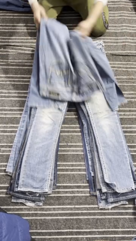 Ich suche immer noch 100-300 Miss Me Bootcut oder ..