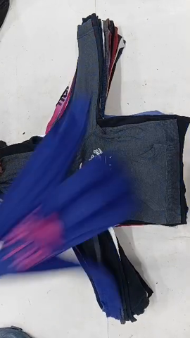 T-shirt stampata senza marchio