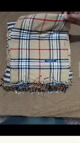 Unbedrucktes einfaches T-Shirt